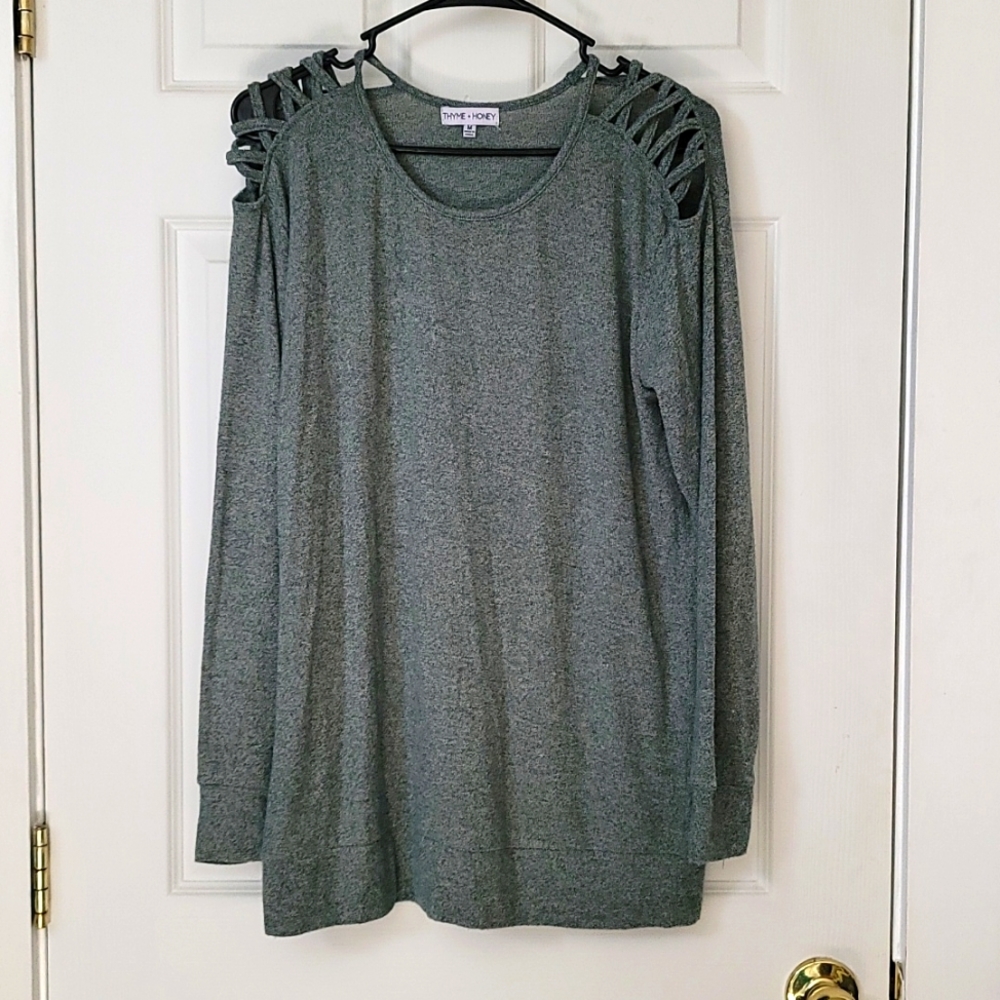 Thyme&honey medium cold shoulder sweater
